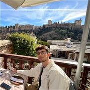 Licenciado en Filología Inglesa y Máster en Educación